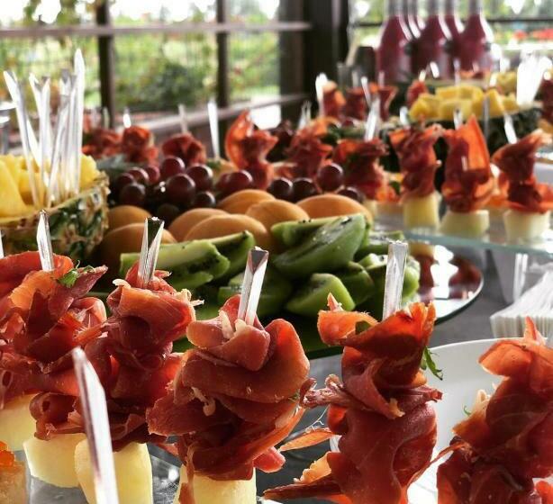 בית מלון כפרי Ostrov River Club