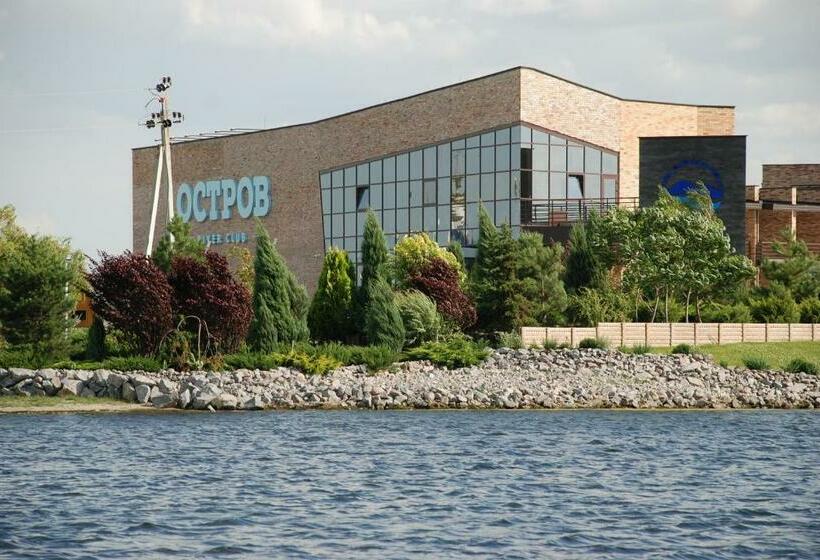 هتل Ostrov River Club