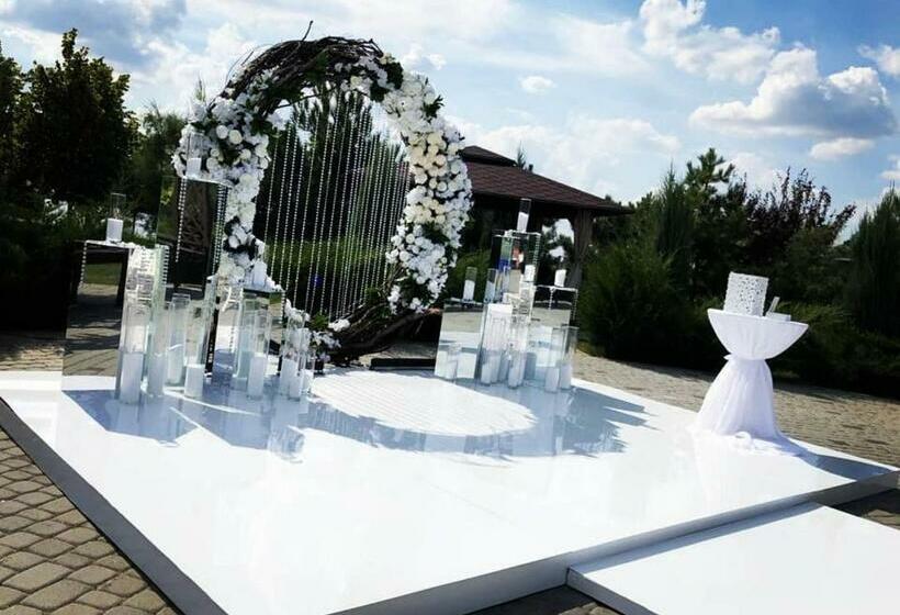 هتل Ostrov River Club