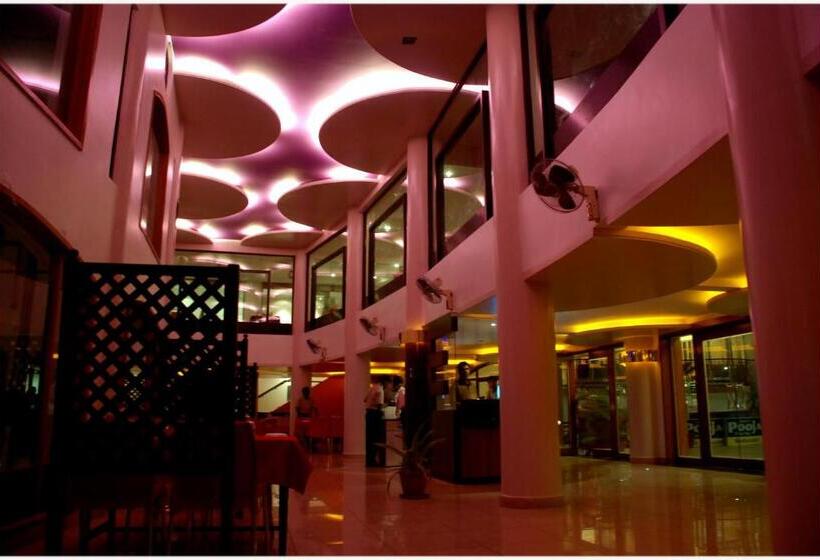 فندق Pooja International