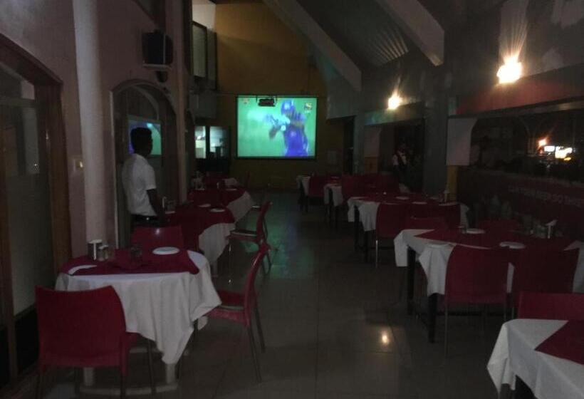 فندق Pooja International