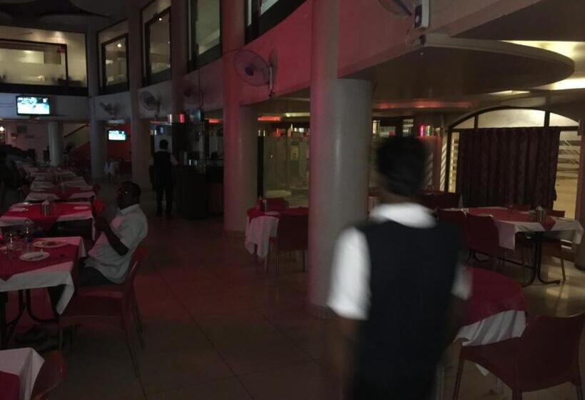 فندق Pooja International