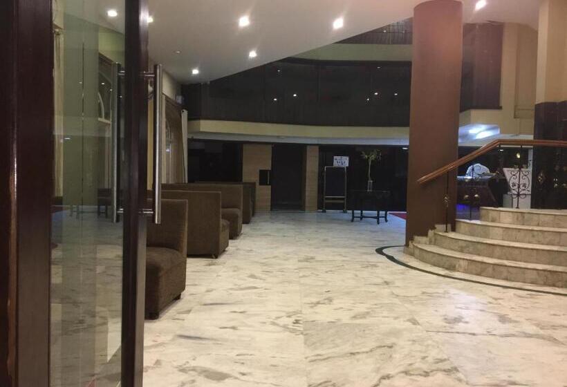 فندق Pooja International