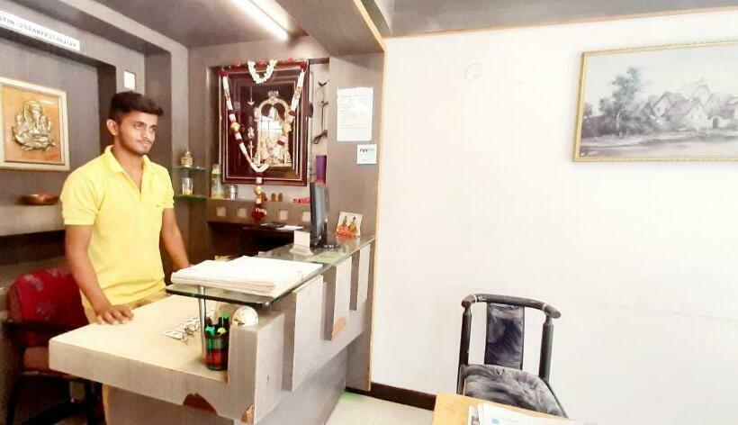 בית מלון כפרי Prestige Residency