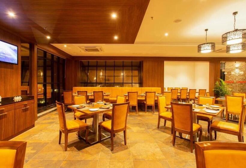 Hotel Sarovar Portico Somnath