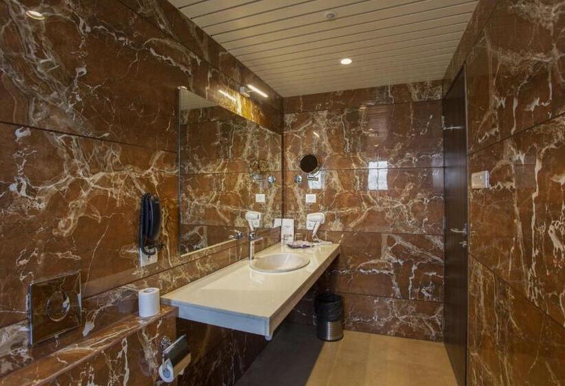 Hotel Sarovar Portico Somnath