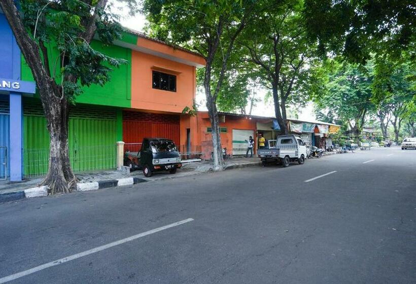 Otel Spot On 2479 Berkah Residence Syariah