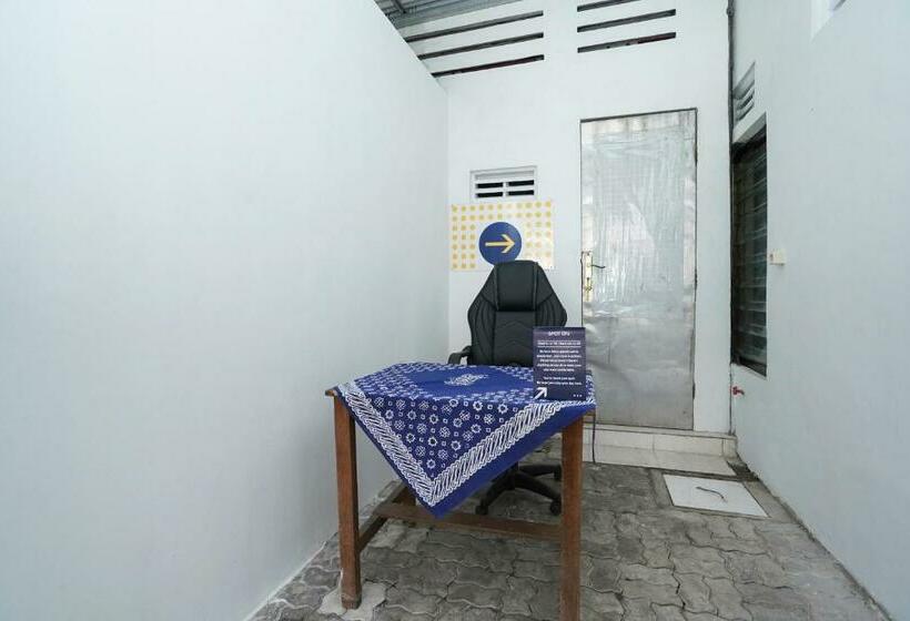 בית מלון כפרי Spot On 2479 Berkah Residence Syariah