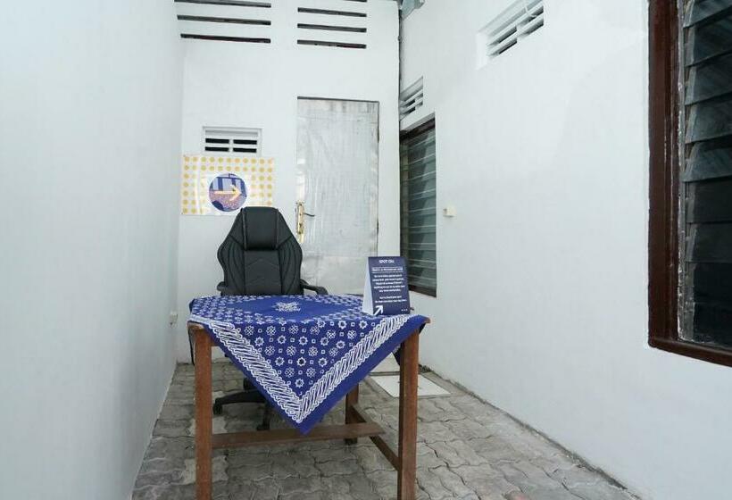 Otel Spot On 2479 Berkah Residence Syariah