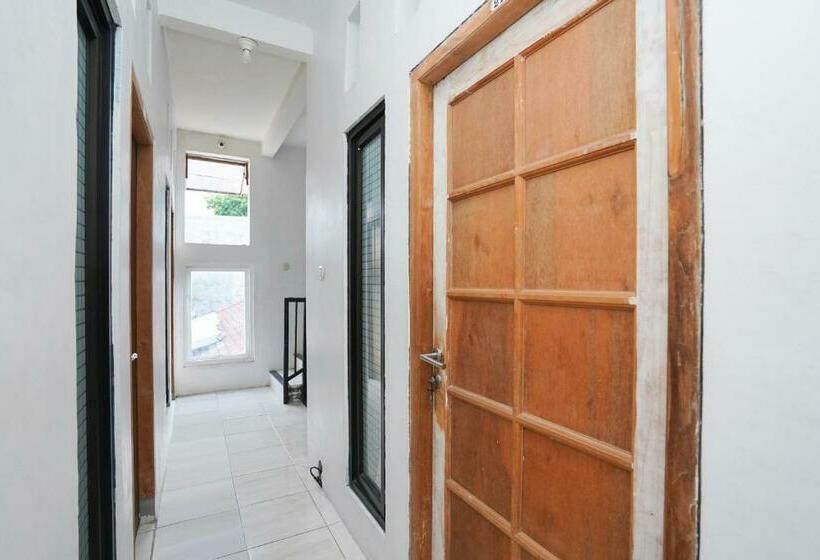 Otel Spot On 2479 Berkah Residence Syariah