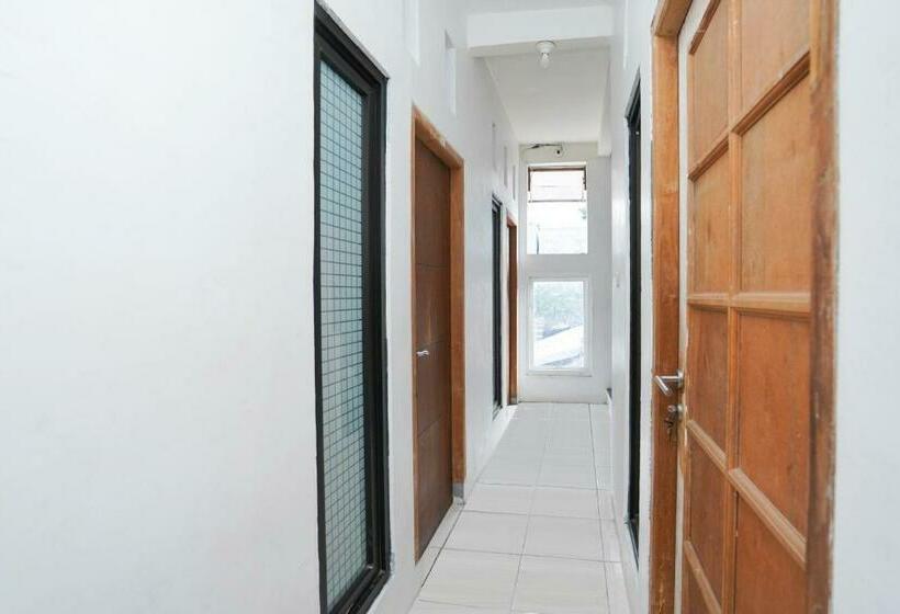 בית מלון כפרי Spot On 2479 Berkah Residence Syariah