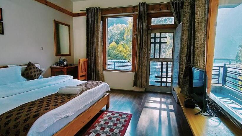 ホテル Tirthan Grand Riverside