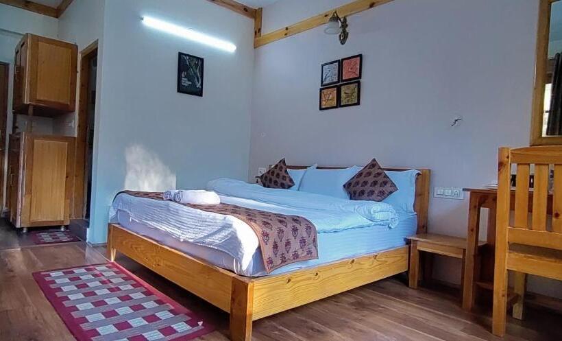 ホテル Tirthan Grand Riverside