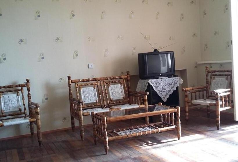 ホテル Today , Խաղաղության լողափ