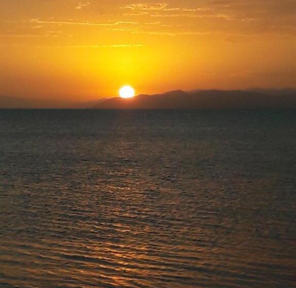 ホテル Today , Խաղաղության լողափ