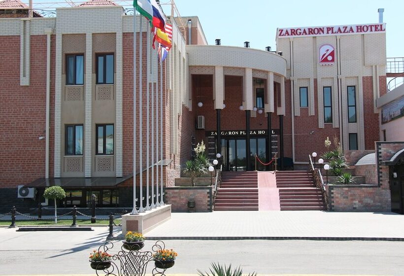 בית מלון כפרי Zargaron Plaza