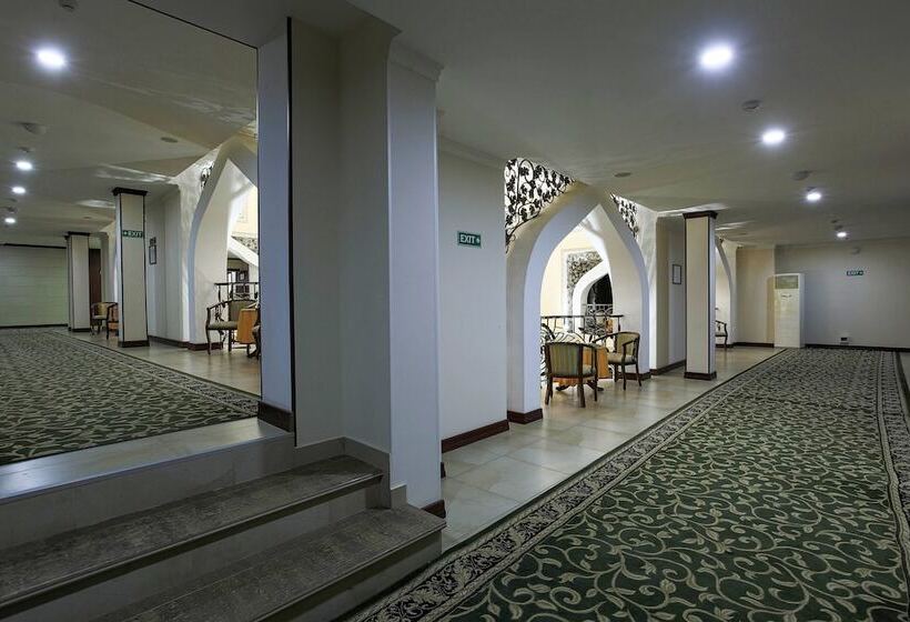 בית מלון כפרי Zargaron Plaza