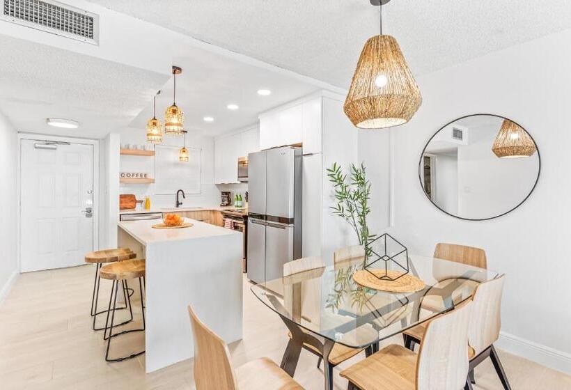 Paradise Beach Club   Oceanfront And Penthouse