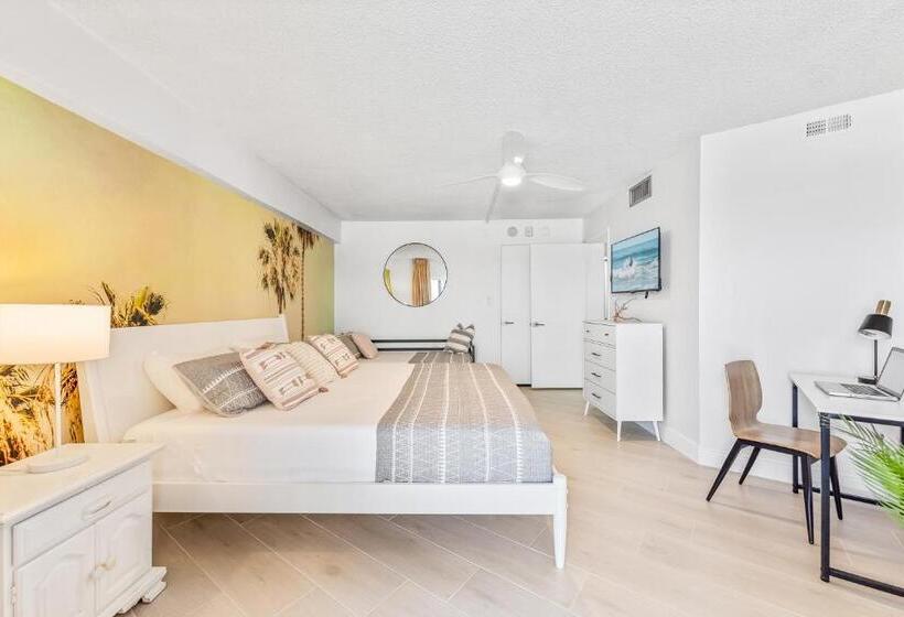 Paradise Beach Club   Oceanfront And Penthouse