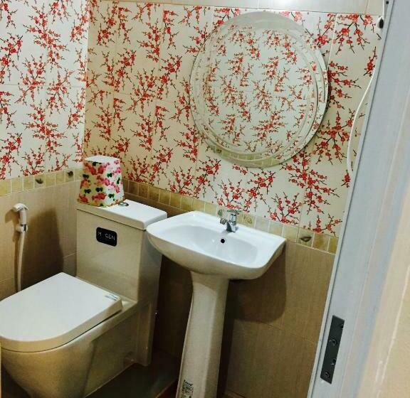 Пансион Apinsaya House