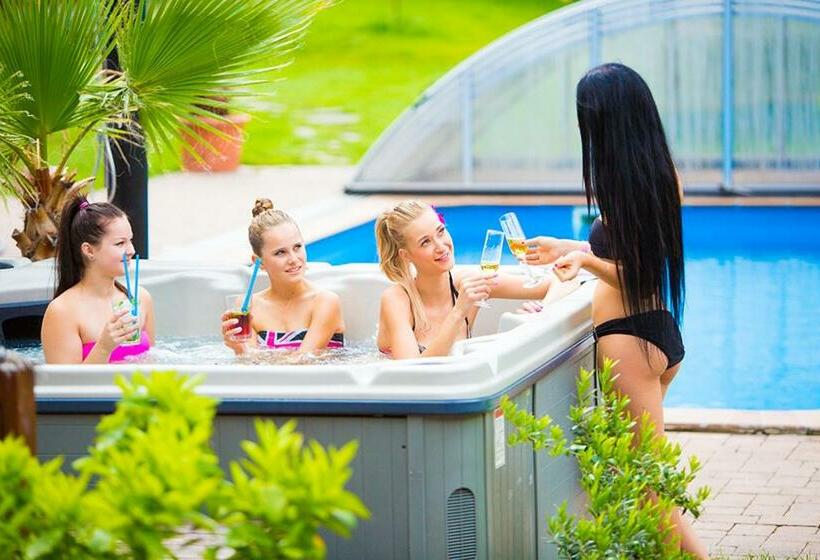 פנסיון Aqua & Wellness Resort Alzbeta