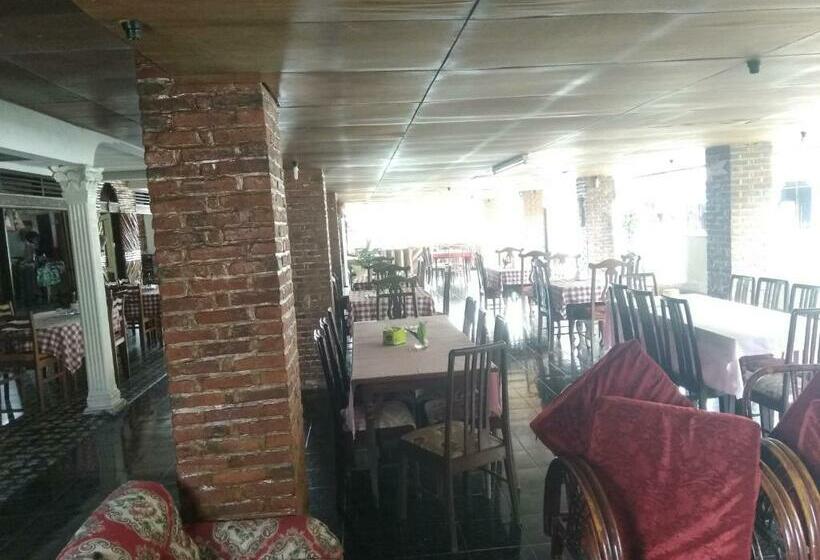 Пансион Bernard Guest House & Resto Redpartner