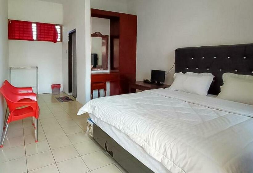 Пансион Bernard Guest House & Resto Redpartner