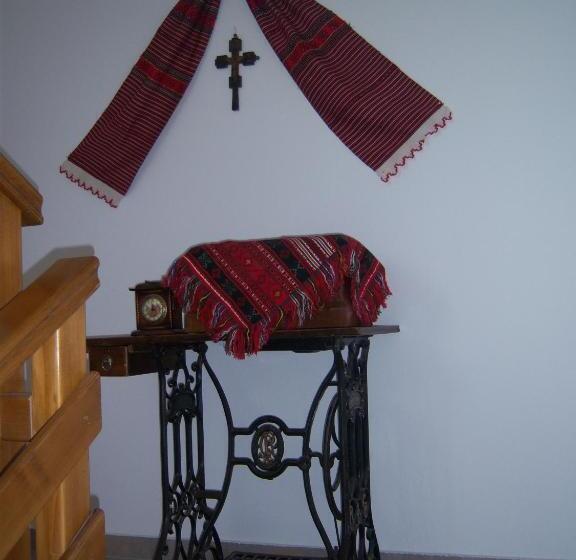 펜션 La Curtea Porumbaceana