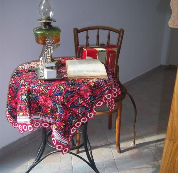 펜션 La Curtea Porumbaceana