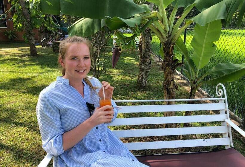 膳宿费 Moon Light Guest House