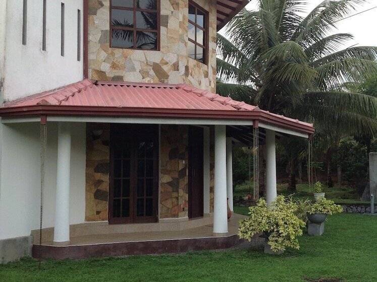 פנסיון The Villa Sun Shine