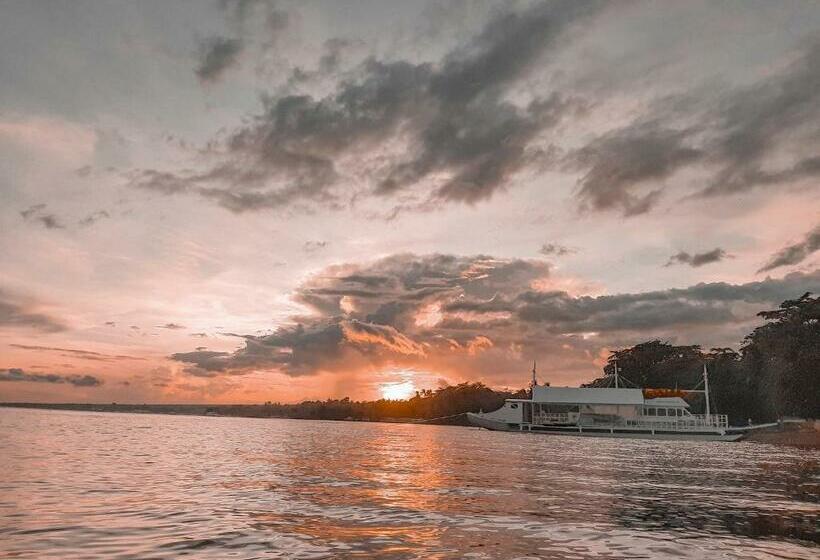 Reddoorz Plus @ Gracey Dive Resort Dumaguete