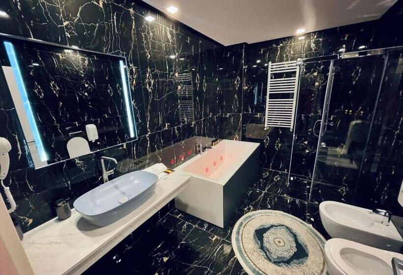 فندق Royal East Resort