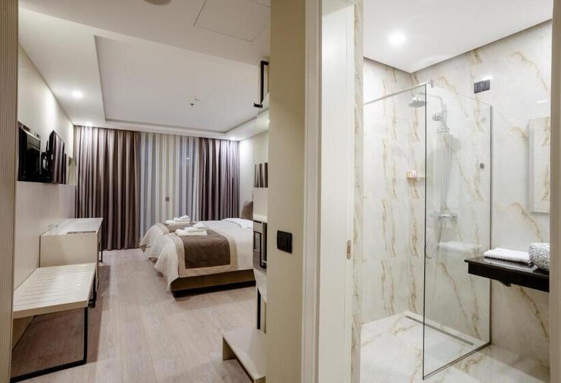 בית מלון כפרי Royal East Resort