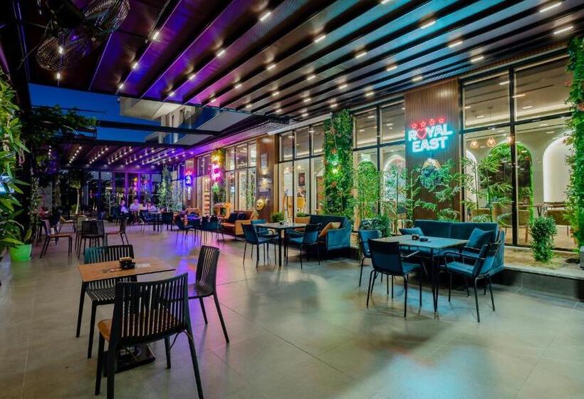 בית מלון כפרי Royal East Resort