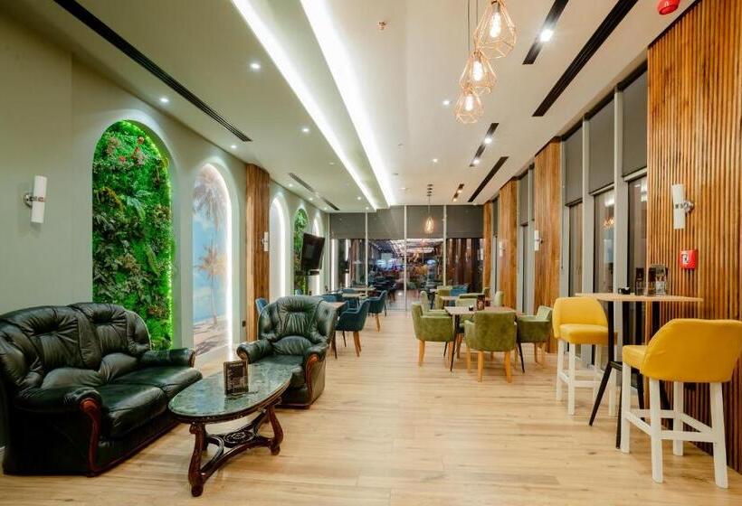 בית מלון כפרי Royal East Resort