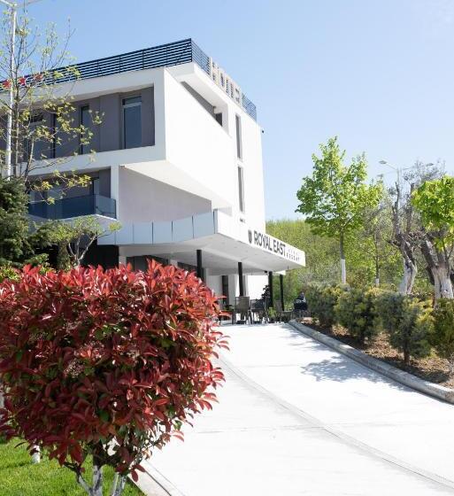 בית מלון כפרי Royal East Resort