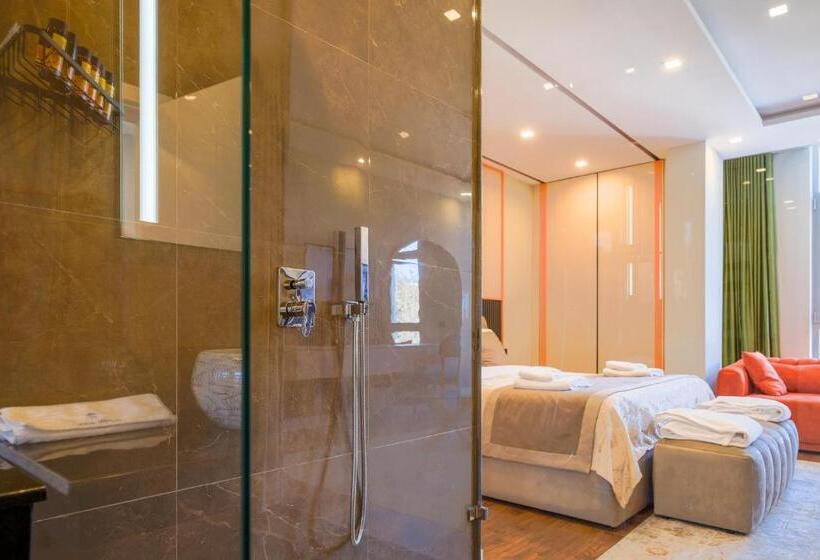 בית מלון כפרי Royal East Resort