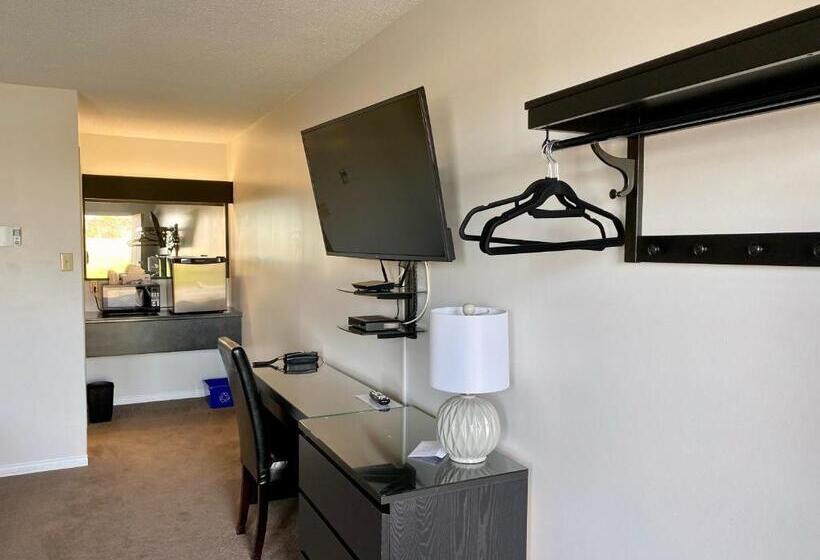 فندق على الطريق New Age Inn   Voyageur