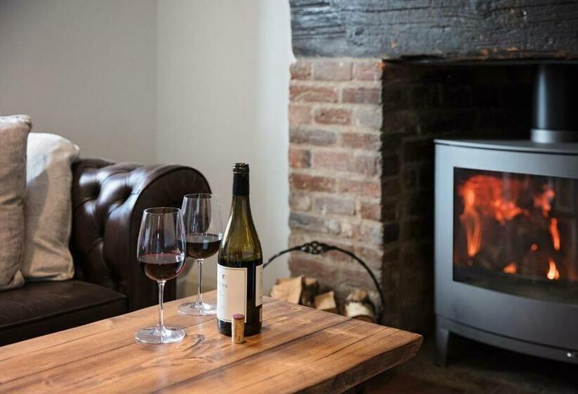 호스텔 The Ostrich Inn