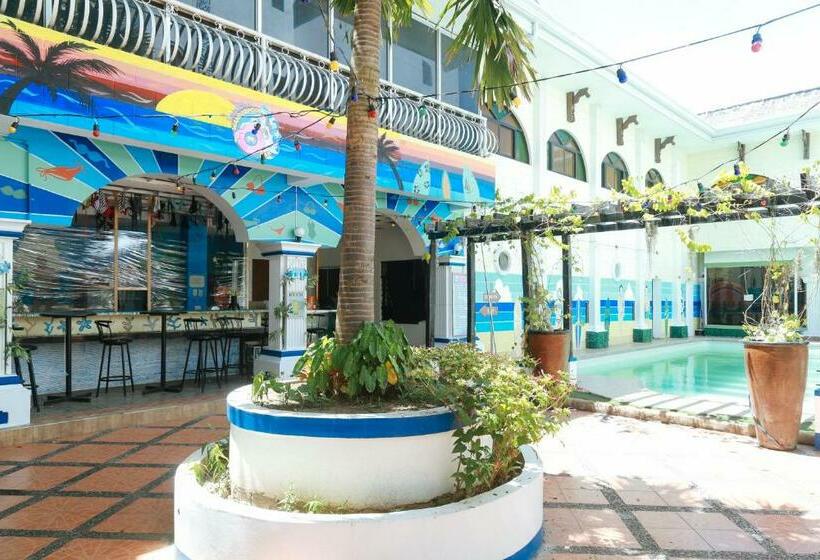 هتل Reddoorz Plus @ Castle Chateau Iloilo