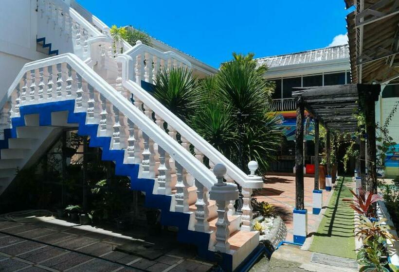 هتل Reddoorz Plus @ Castle Chateau Iloilo