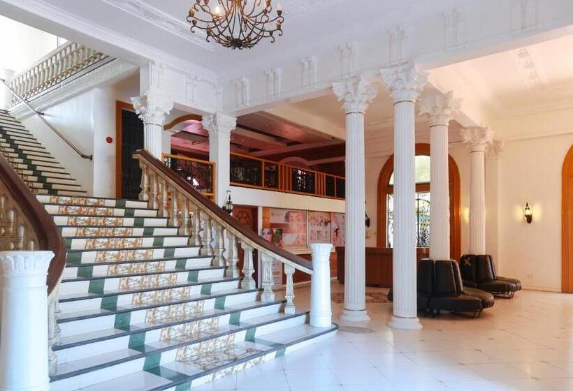 هتل Reddoorz Plus @ Castle Chateau Iloilo