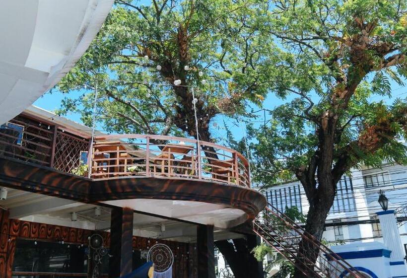 هتل Reddoorz Plus @ Castle Chateau Iloilo