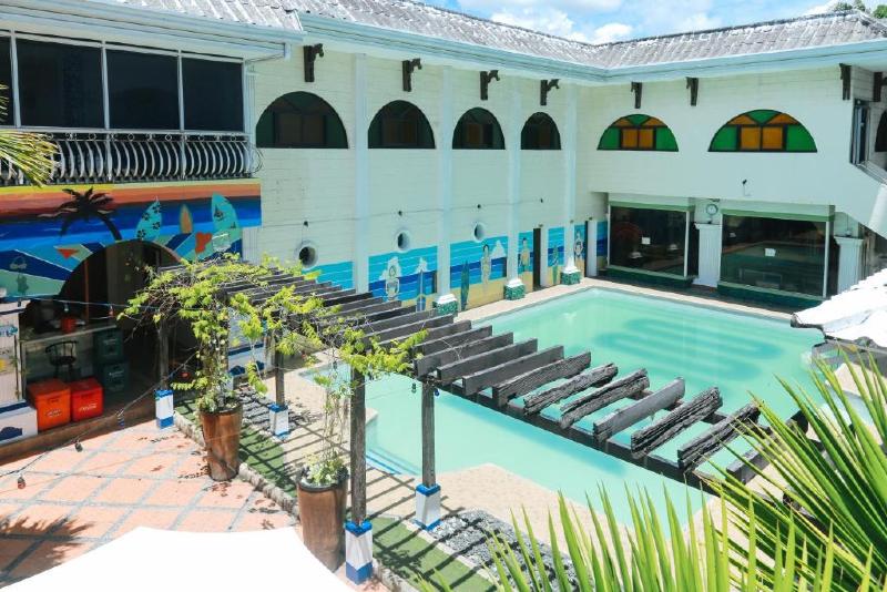 هتل Reddoorz Plus @ Castle Chateau Iloilo