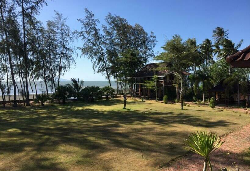 호텔 The Chevalley Beach Resort