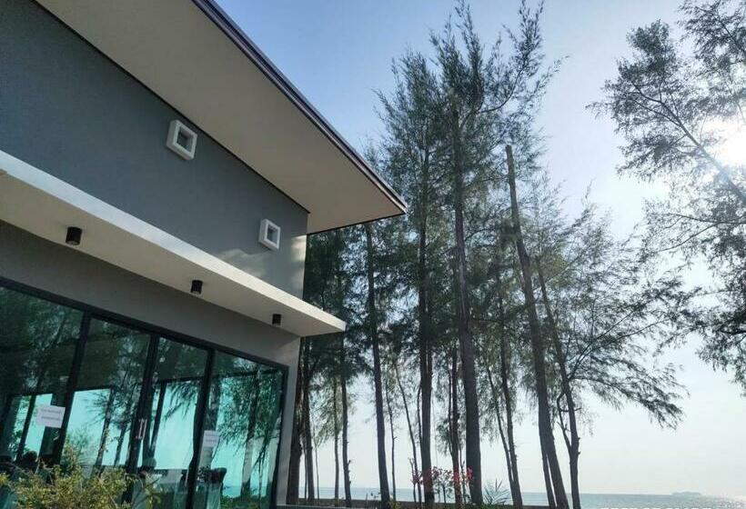 호텔 The Chevalley Beach Resort