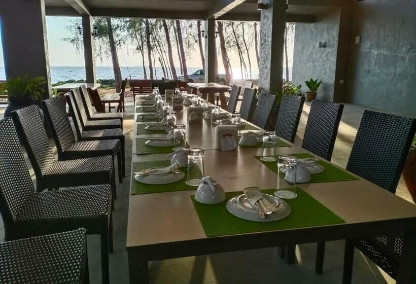 هتل The Chevalley Beach Resort