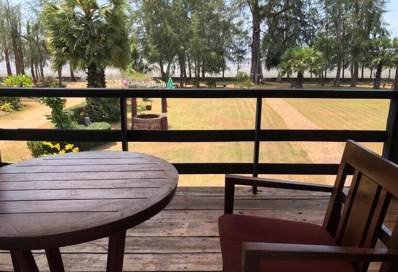 호텔 The Chevalley Beach Resort