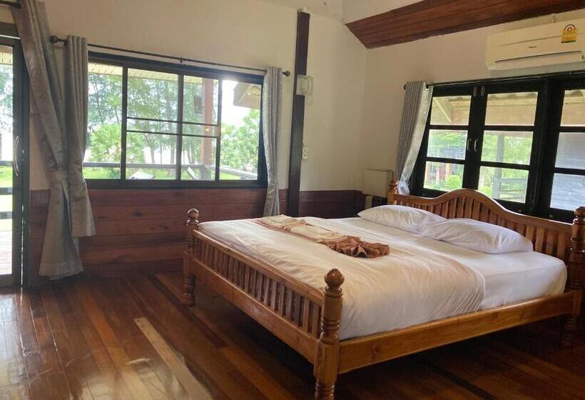 호텔 The Chevalley Beach Resort